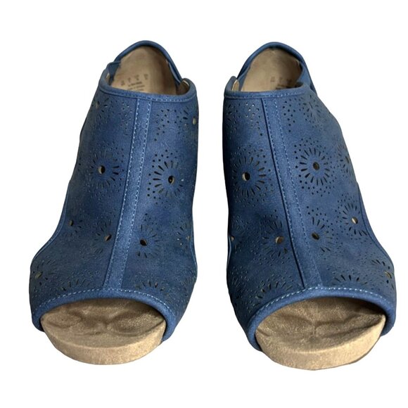 LifeStride Womens Blue Cork Wedge Sandals With Laser-Cut Floral Design - Picture 8 of 8
